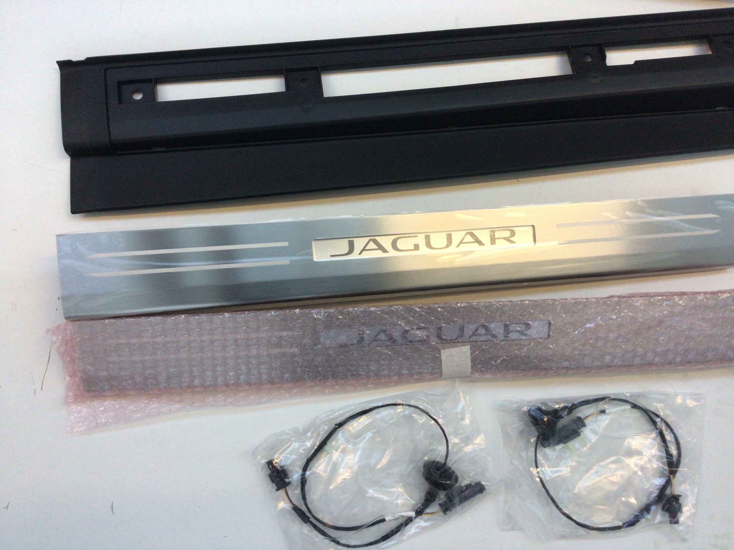 Jaguar f type shop illuminated door sills